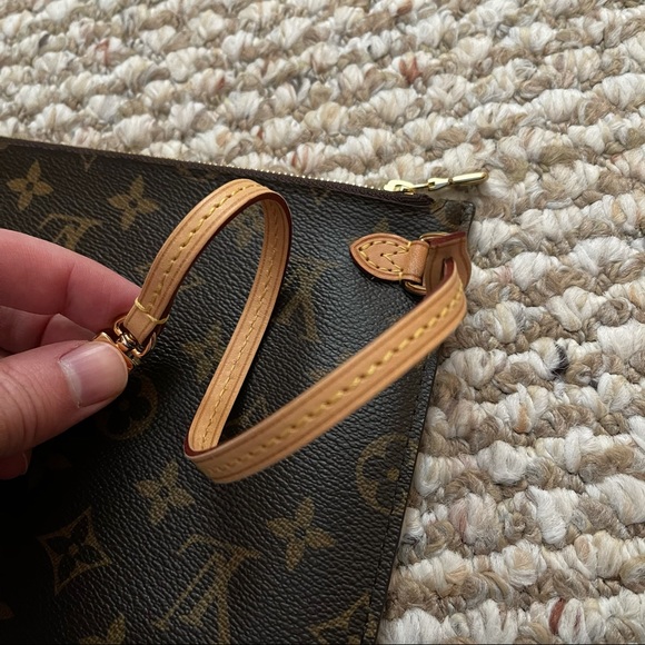 Louis Vuitton RARE Monogram Pouch Piment Interior - Picture 5 of 8